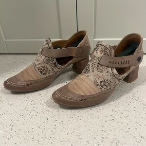 MACIEJKA Leather Heeled Booties / Shoes | Snap Strap | Size 41EU (10.5US)